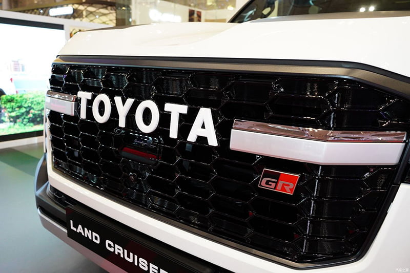 Toyota Land Cruiser 300 GR Sport